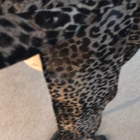 Leopard Print Racer Back Tank Top - Picture 5 of 6